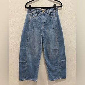 Tractr brand barrel style jeans, worn once, medium wash, Size 2/26